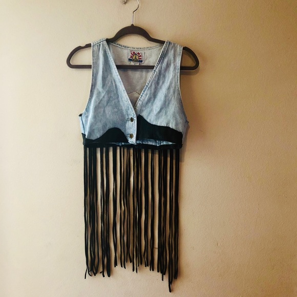 ME’R WEE International Jackets & Blazers - VINTAGE ME’R WEE DENIM BOHO HIPPIE FRINGE VEST